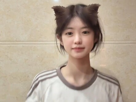 Bé Bé trừu tượng