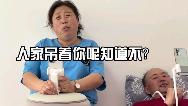 When I pretend to be a “clingy fan” texting a guy, my mom’s reaction is HILARIOUS!