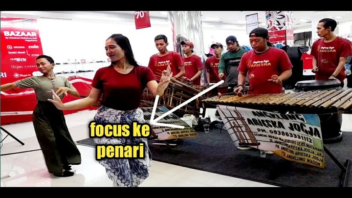 ANGKLUNG ARIESKA  MALIOBORO JOGJAKARTA