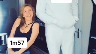 2米22的篮球运动员，和他1米57的女朋友...这样的身高差够萌么？