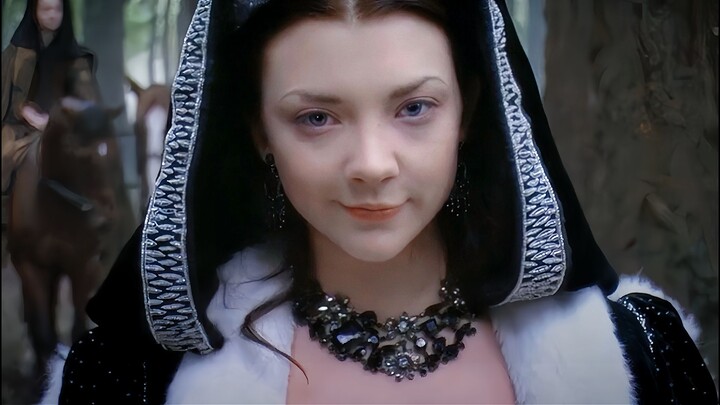 Killing me… The same Anne Boleyn: once full of charm, now just a total eyesore!!