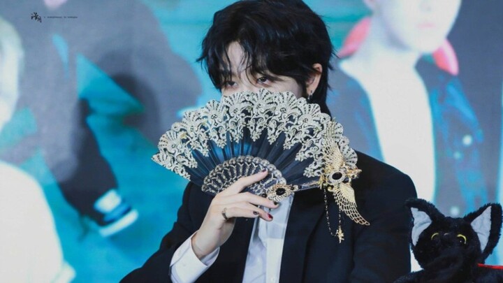 【SEVENTEEN】Ký tặng chung một sự kiện, phong cách khác nhau haha (Kỳ Tích Bát Bát, Mona Ly, Chú Lợn T