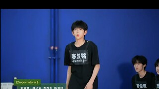 Siapa yang tidak menyukai Jun Ming yang kuat seperti itu?