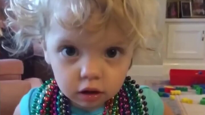 Khoảnh khắc tinh nghịch, dễ thương của nhóc con ngộ nghĩnh