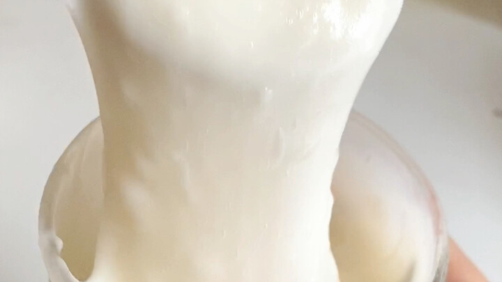 Chỉ cần 1 phút! Không cần bật bếp! Là làm được mochi sữa tươi dẻo dẻo, mềm mịn cực đã! Quá yêu cái c