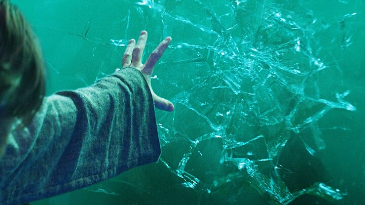 水下城堡的玻璃破裂，欧比旺用原力给封印住！