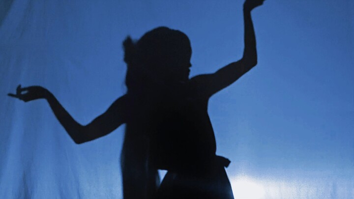 [Dimensional Dance Shadow] The sea suddenly overflows the blue sea of the heart, whose whisper is th
