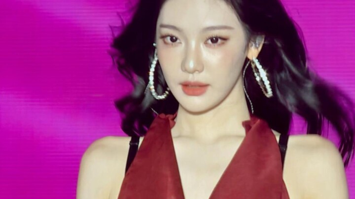 Chỉ cần Ninh Nghệ Trác xuất hiện trên màn hình lớn là Thái Phi đã bật khóc vì phấn khích; hôm nay tạ