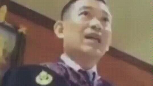 After declaring the suspect innocent, this Thai judge shot himself on the spot!!!