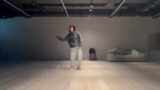 Video luyện tập vũ đạo "UNHOLY" của Eunhyuk (thật tuyệt!!!)