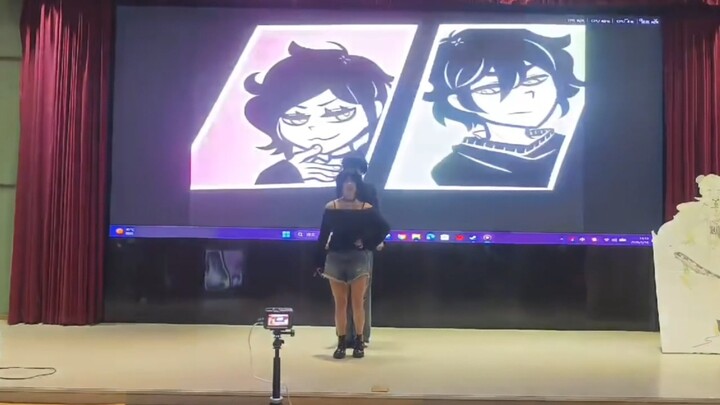 Tại hội chợ anime nhỏ trong trường, Tiểu Mạn đã nhảy điệu “Bloody Groovy” từ trong quan tài～