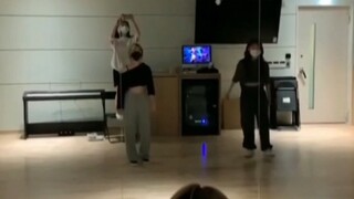 Shin Ryujin dan Hwang Yeji menantang Lee Chaeyeon untuk MENGEJUTKAN. Tantangan tingkat dewa lainnya 