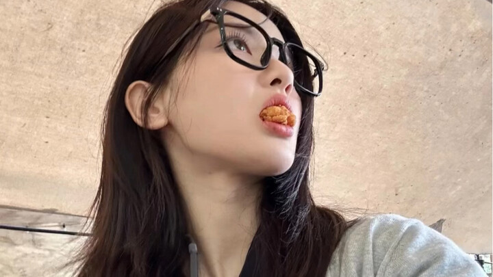 ช่วยด้วย รูปแบบนี้ของหยางเชวี่ยฉวนถ่ายออกมาได้ยังไง โครงหน้าชัดเจน สามมิติ แถมยังไร้ที่ติอีก!!! ชอบม