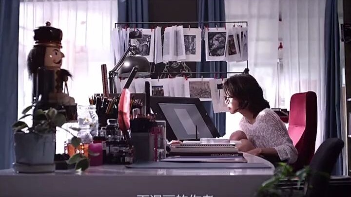 Perempuan lembur larut malam, ternyata melihat rahasia yang tak pernah terucap dalam sebuah komik (B