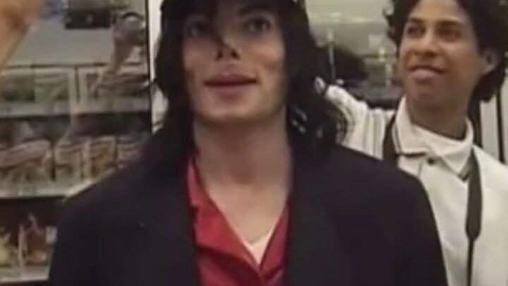 In 2003, Michael Jackson's family specially rented an entire supermarket just for him, allowing him 