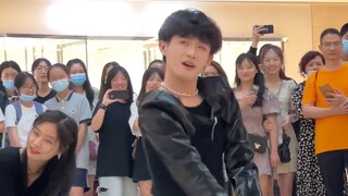 【Brave Girls】Sexy male version of Rollin', live shot of the road show in Xiamen