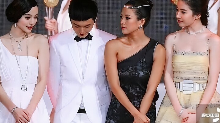 Help! When these two are in the same frame, I have no idea who to look at!!