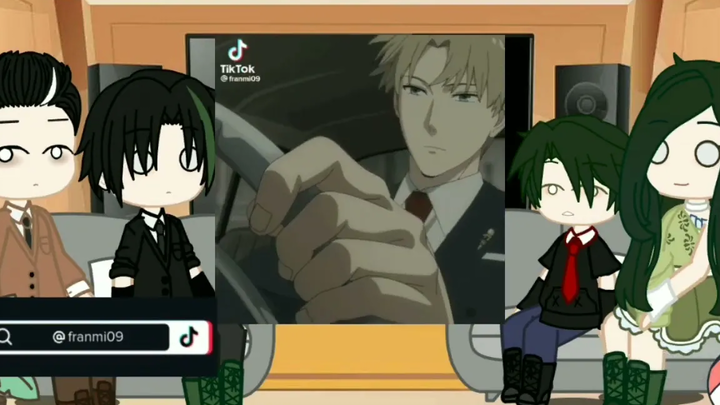 ครอบครัว Desmond ตอบสนองต่อครอบครัวปลอม สายลับ × ครอบครัว