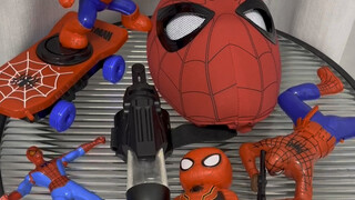 Biarkan aku menunjukkan mainan Spider-Man milikku