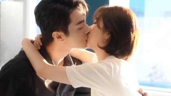 XuKai and Tan SongYun kiss sweetly at the backstage of the drama "As Beautiful as You"