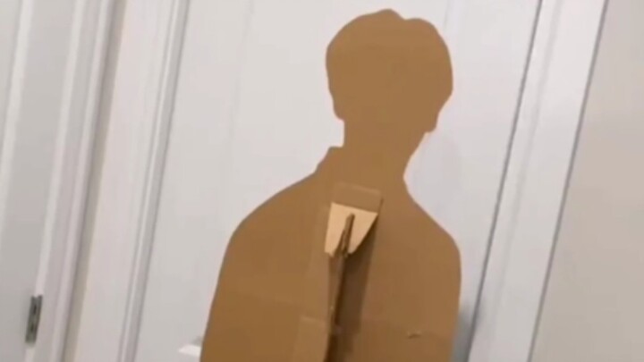 Nhan sắc của Kun Kun khiến các cô gái phải run rẩy, đôi chân như muốn khuỵu xuống.