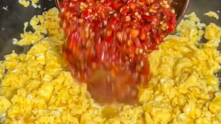 第一眼：番茄炒蛋，第二眼：我的小脑萎缩了…