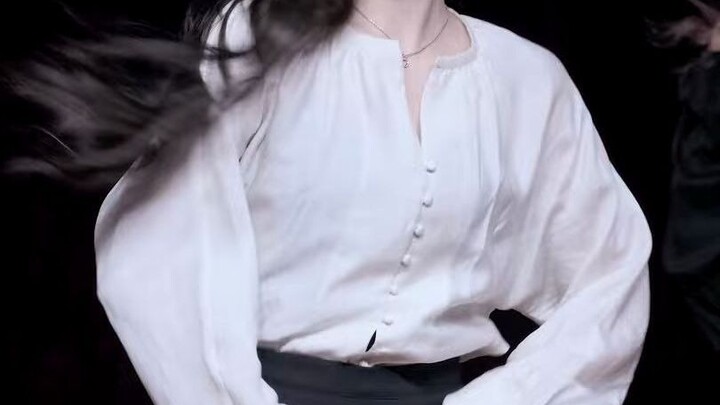 【Wang Yiren】Gaya gadis ala Prancis~ Menurutku pribadi, dia lebih cocok dengan lagu Don't Speak ~