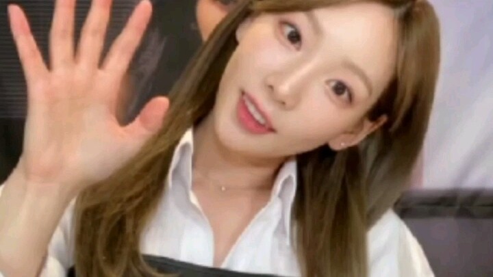 【Kim Tae-yeon】23/03/2022 Buổi ký tặng trực tuyến tại Trung Quốc cho ca khúc INVU – Tae-yeon trổ tài 