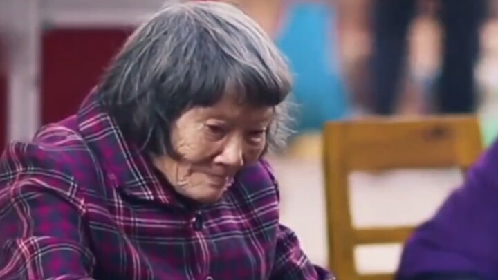 «العالم مهترئ وممزق، لكن هناك دائمًا من يرمّمه ويلتئم به»