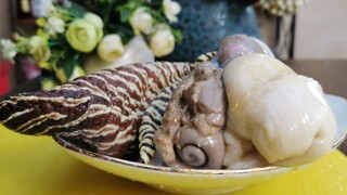 Simple and unpretentious whole shellfish feast skewers hotpot
