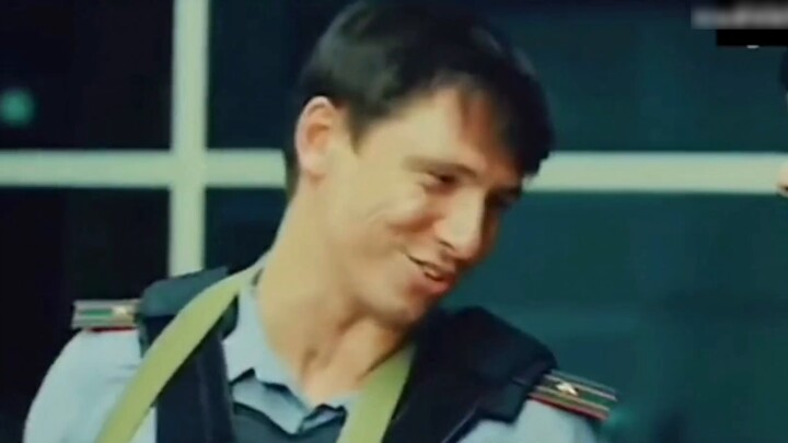 [Cảnh sát trưởng Nga mới hài hước] Em trai cảnh sát trưởng: Không thể nào anh ấy cho quá nhiều!!!