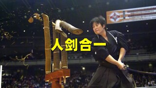 日本最强剑道大师，用武士刀1分钟斩断87段草席，创下世界纪录！