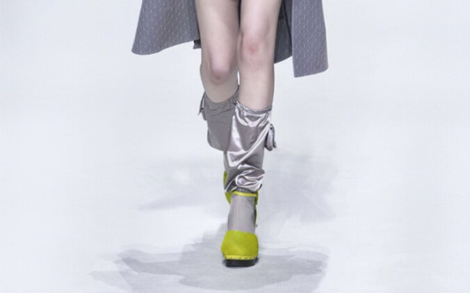 【مجموعة Fendi للنساء لربيع 2023】الإكسسوار الأيقوني للقبعات، بلون تيفاني الأزرق النقي!