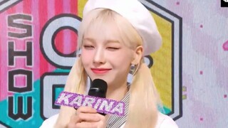 ليو تشي مين تومئ بعينيها بجاذبية أثناء تقديمها كمذيعة في منتصف الحفل! أُغمي عليها!