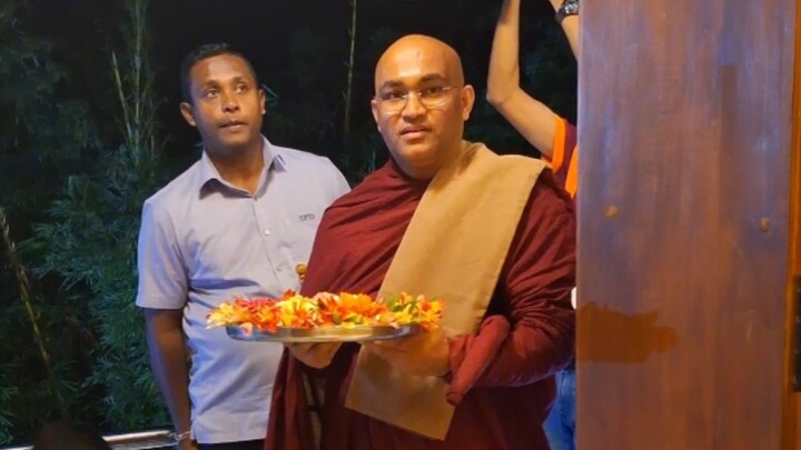 සිත් නිවා හමා එන අමා බුදු ගුණ සුවඳ...