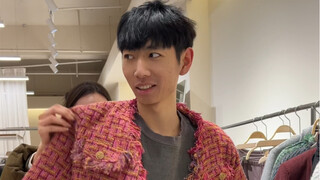 去买衣服 然后当着老板面在网上下单