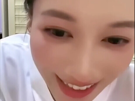 Ngô Liễu Phương ấy, độ táo bạo thì khỏi chê, xứng đáng là hình mẫu của làng thể dục dụng cụ, quá đã!