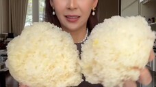 Makanan aneh apa lagi nih …. namanya jamur putih . gimana ya rasanya...