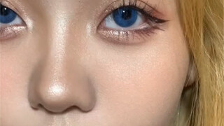 A Vietnamese girl's makeup SOS—Is this base makeup glued to her face? It's amazing! Tutorial include