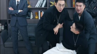 C位一个飞踢差点把自己干倒🤣