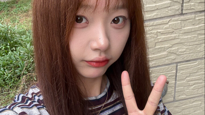 My everyday outfit—totally different from what you might expect, right? Such a contrast! (There’s an