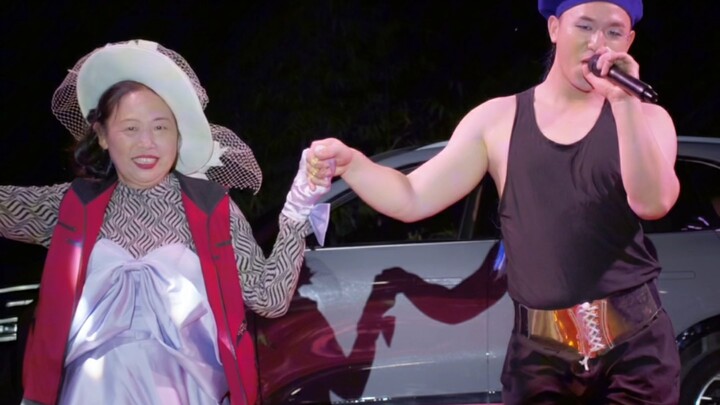 Unlock the Country Runway Show with a Grammy-Style Slow-Motion Opening