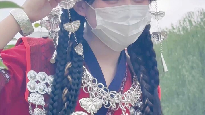 Tao đến yểm bùa mày đây!