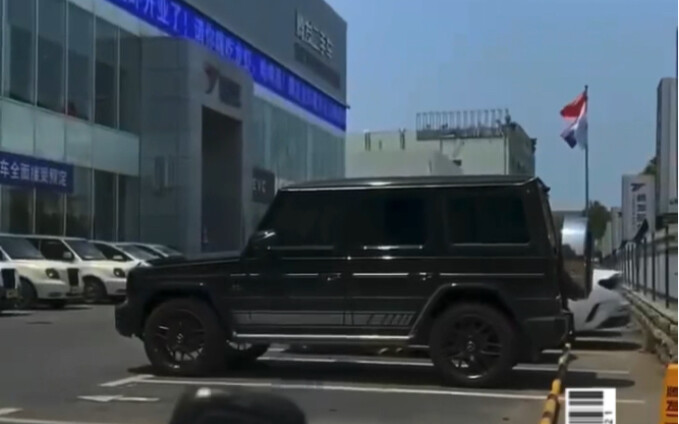 Elegan, tak pernah ketinggalan zaman.