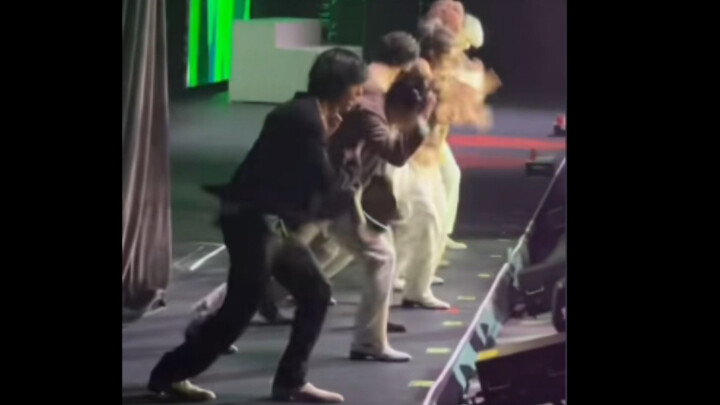 أشعر بقليل من الحزن وأنا أضحك... أخي السابع يعمل بجد لكسب المال