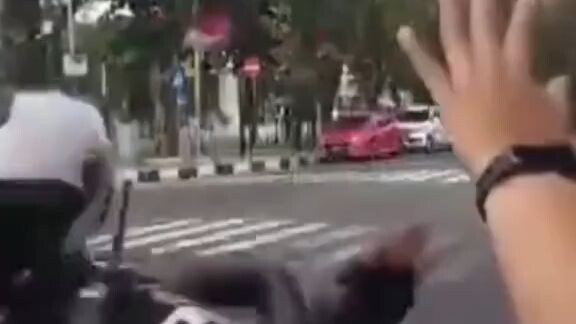 Jatuhnya pelan, malunya sampe kampung sebelah ” nomor berapa paling ngakak