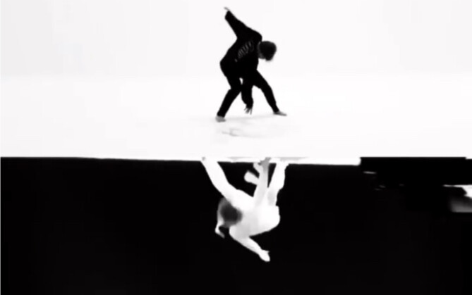 [Park Jimin's Moon Dance] Mirror version of Moon Dance, a visual contrast of black and white, as art