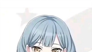 Gaya berpakaian Xiangzi benar-benar unik, kaus kaki dan sandal