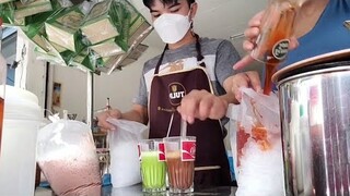 ลูกค้าประจำแน่นมากทางร้านเน้นเมนูที่ขายดี!!! แดงโซดา น้ำบ๊วย ชามะนาว