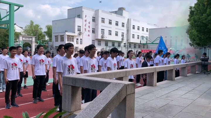 Dance "Pozhen" at the school sports meeting